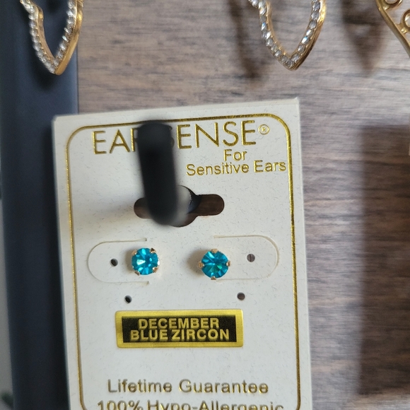 December Stud Earrings. - Picture 3 of 3